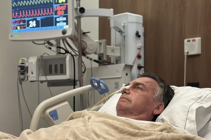 Bolsonaro é internado em UTI em Brasília após diagnóstico de broncopneumonia bilateral