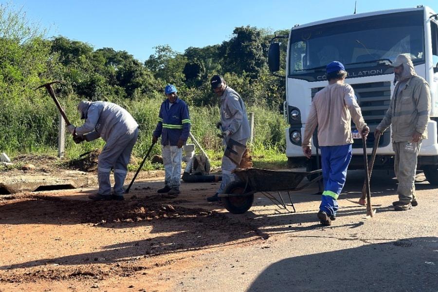 Equipes intensificam operação tapa-buraco em diferentes regiões de Senador Canedo