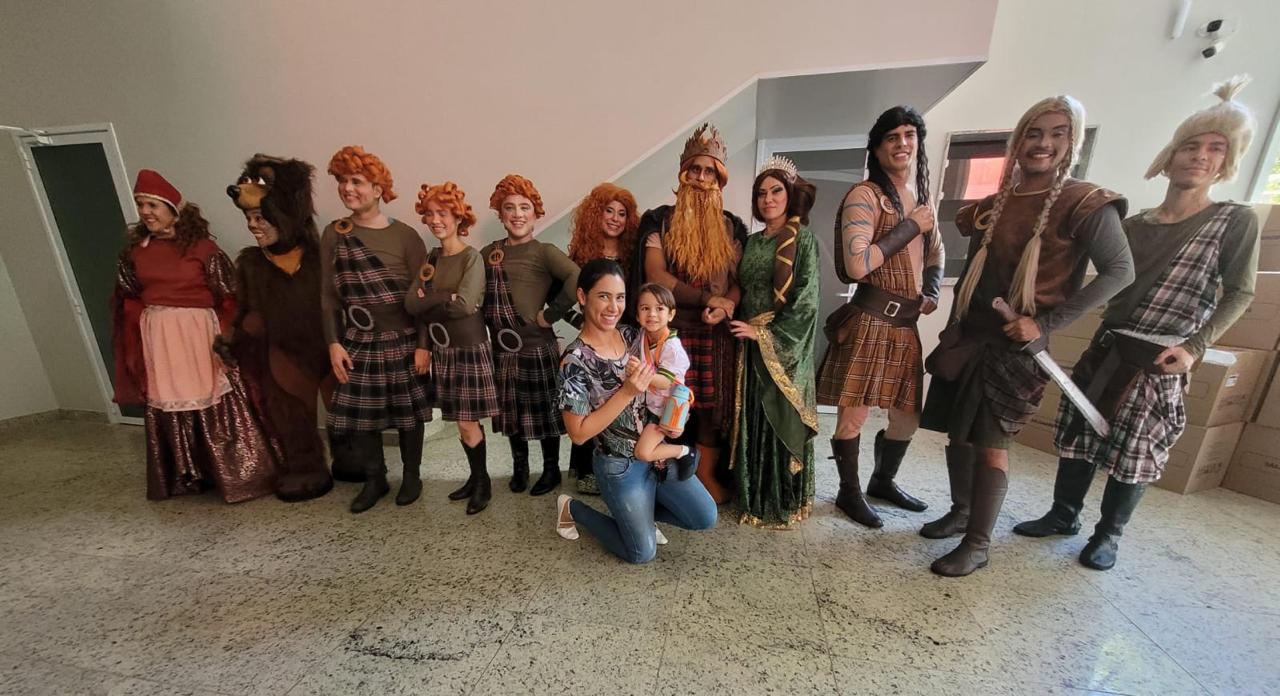 Alunos de CMEI vivenciam experiência cultural em espetáculo teatral em Goiânia