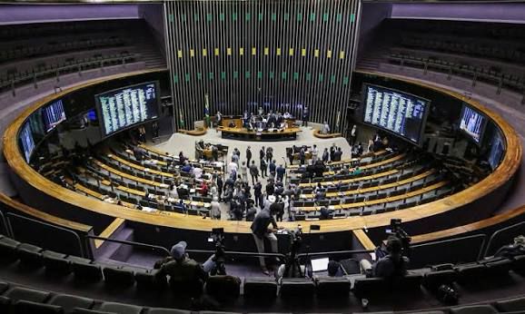 FIM DA ESCALA 6X1GOVERNO E CÂMARA FECHAMACORDO POR DOIS DIAS DE DESCANSO E 40 HORAS DE JORNADA SEMANAL