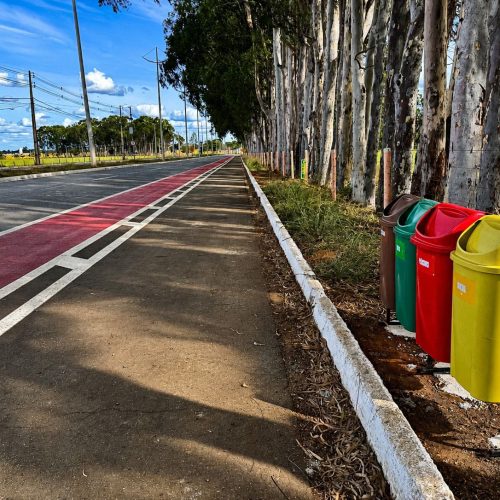 Avenida dos Eucaliptos recebe lixeiras para reforçar limpeza e conservação