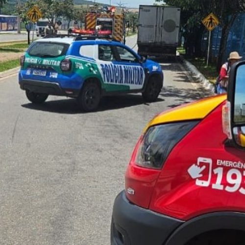 Corpo de Bombeiros combate incêndio em veículo de grande porte em Senador Canedo