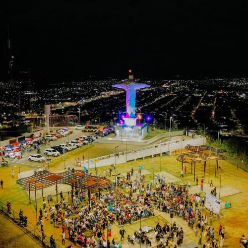 Cristo in Concert emociona público e reúne mais de mil pessoas durante o pôr do sol em Senador Canedo