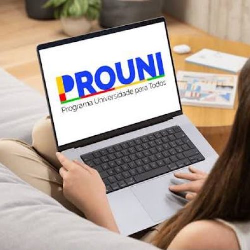 Convocados na segunda chamada do Prouni têm até hoje para entregar a documentação