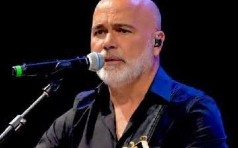 Buscas por helicóptero com cantor Rick entram no segundo dia; aeronave ainda não foi localizada