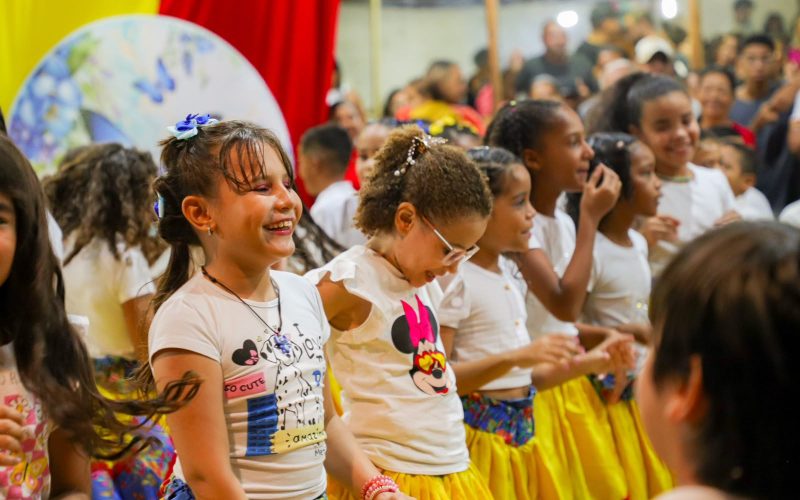 Primavera ganha palco em Senador Canedo com apresentações e cantigas de alunos