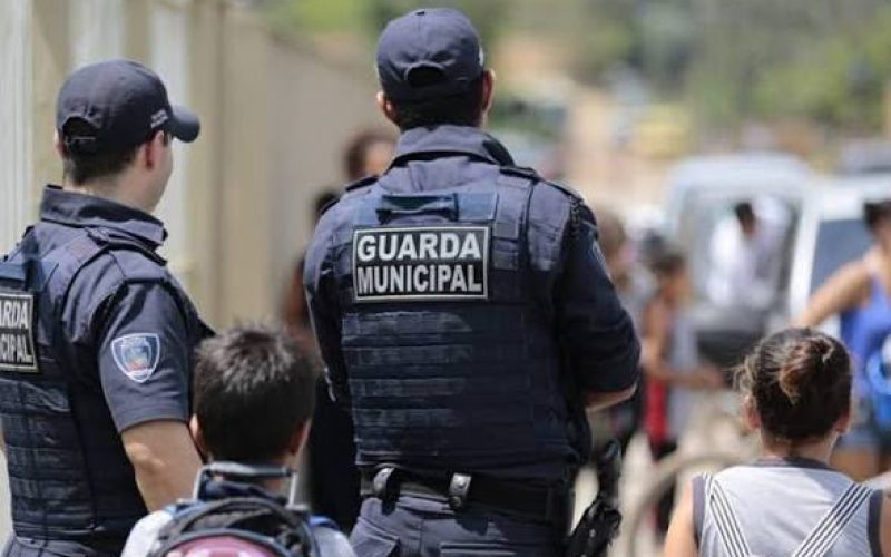 Projeto prevê piso de R$ 7 mil para guardas municipais e uso do nome “Polícia Municipal”