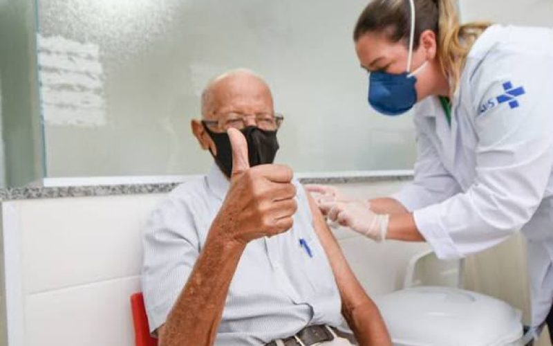 Pneumo 20 chega a Goiás para proteger idosos a partir dos 85 anos contra pneumonia
