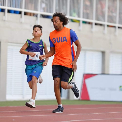 Aos 15 anos, atleta de Senador Canedo supera 30 títulos nacionais no atletismo paralímpico