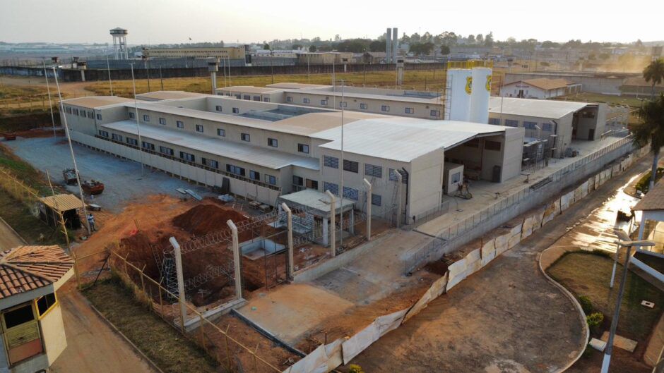 Goiás Investirá R$ 102 Milhões em Novos Presídios e Ampliação de Vagas Até 2025