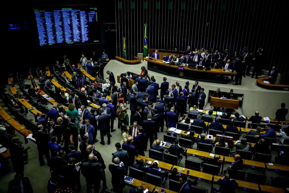 Câmara aprova projeto de castração química para condenados por pedofilia; texto segue para o Senado