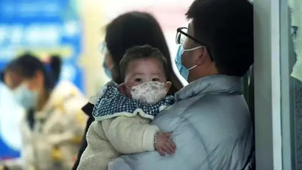 Aumento de Casos de Metapneumovírus na China Gera Alerta, Mas Sem Risco de Nova Pandemia, Dizem Especialistas