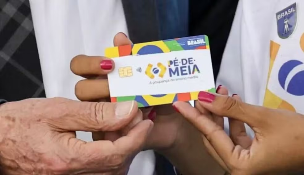 Bloqueio de R$ 6 bilhões ameaça paralisar o programa Pé-de-Meia em janeiro
