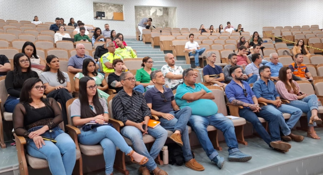 Senador Canedo revisa normas vitais para o desenvolvimento moderno e sustentável do município