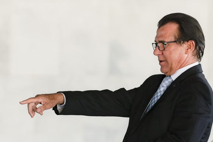 Ministro do Trabalho chama alta de juros do Banco Central de “imbecilidade” e critica mercado