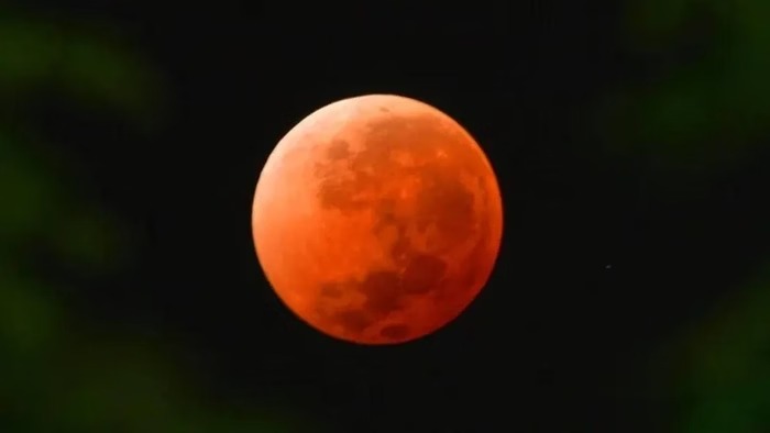 Lua de Sangue ilumina o céu na madrugada desta sexta e poderá ser vista em todo o Brasil