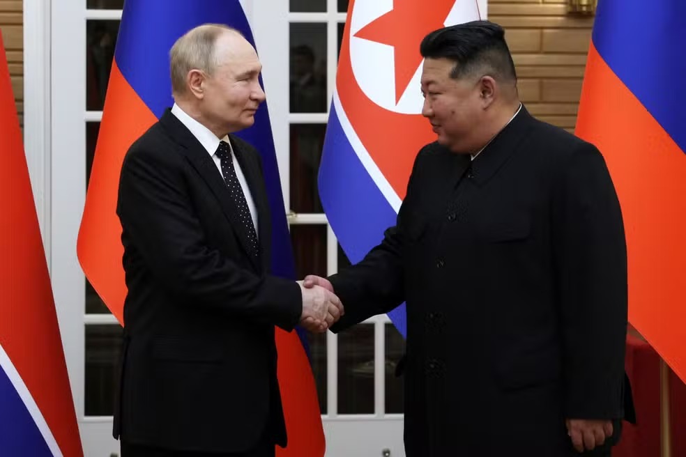 Rússia usa míssil norte-coreano em ataque a Kiev que matou 12, dizem autoridades ucranianas