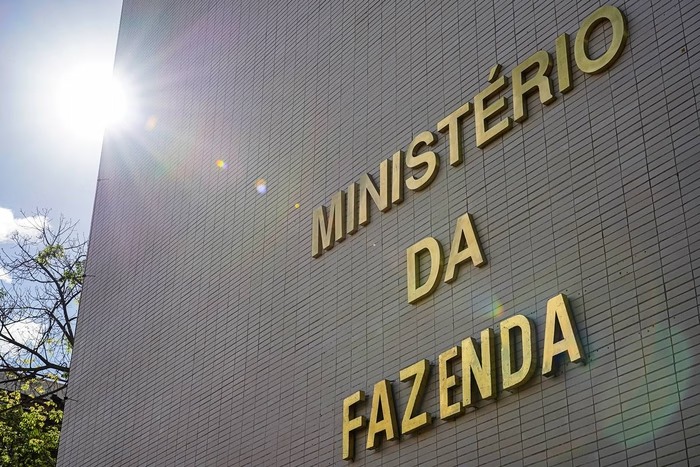 Brasil pode ter déficit maior em 2026 e dívida em alta, projeta IFI