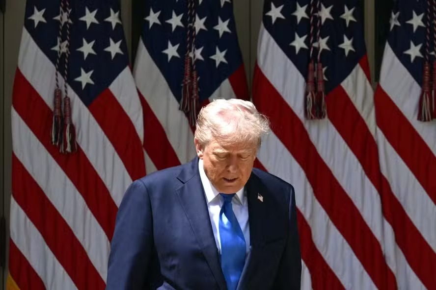 Trump sugere tarifa de 80% para China e acena com trégua na guerra comercial