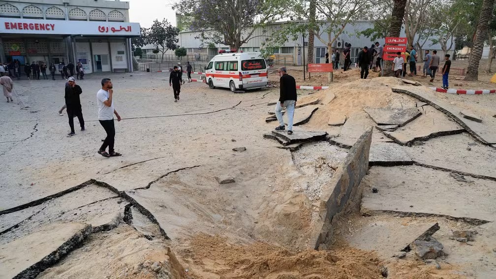 Ataque aéreo israelense atinge hospital em Gaza e mata ao menos seis; jornalista entre as vítimas