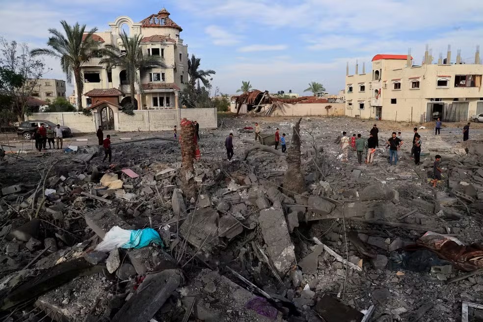 Ataques aéreos israelenses matam mais de 100 pessoas em Gaza em um dia; número de mortos ultrapassa 180 em 48 horas