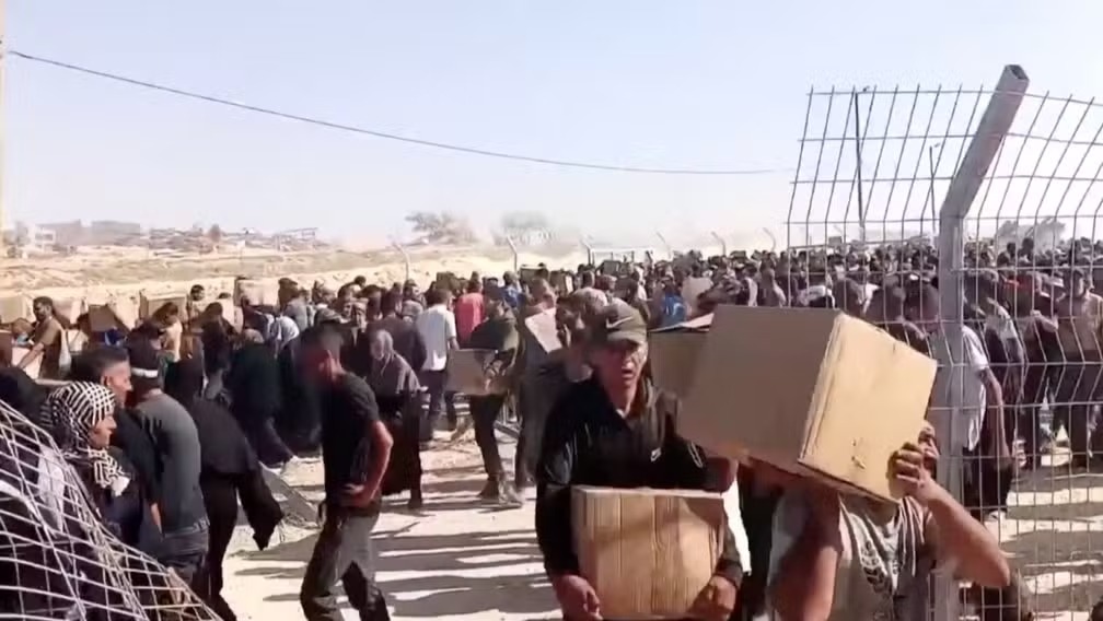 Caos em Gaza: distribuição de ajuda é suspensa após invasão e tumulto em centro de alimentos