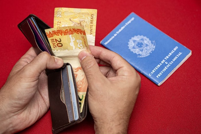 Consignado CLT permitirá troca de dívidas caras por crédito mais barato a partir de 6 de maio
