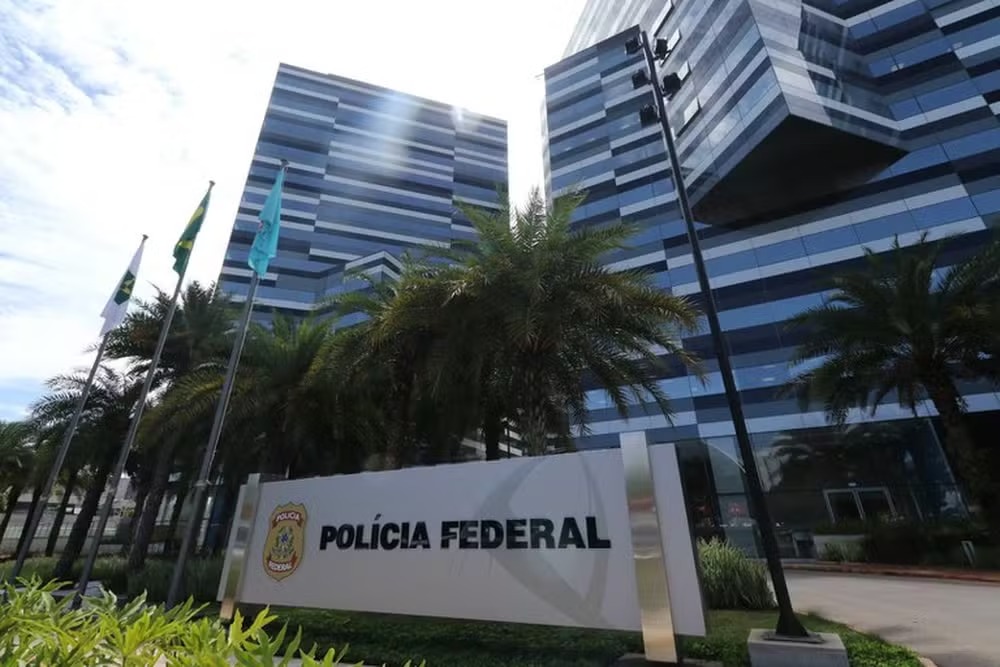 Polícia Federal abre 1.192 vagas em concursos para área administrativa e policial com salários de até R$ 26,8 mil