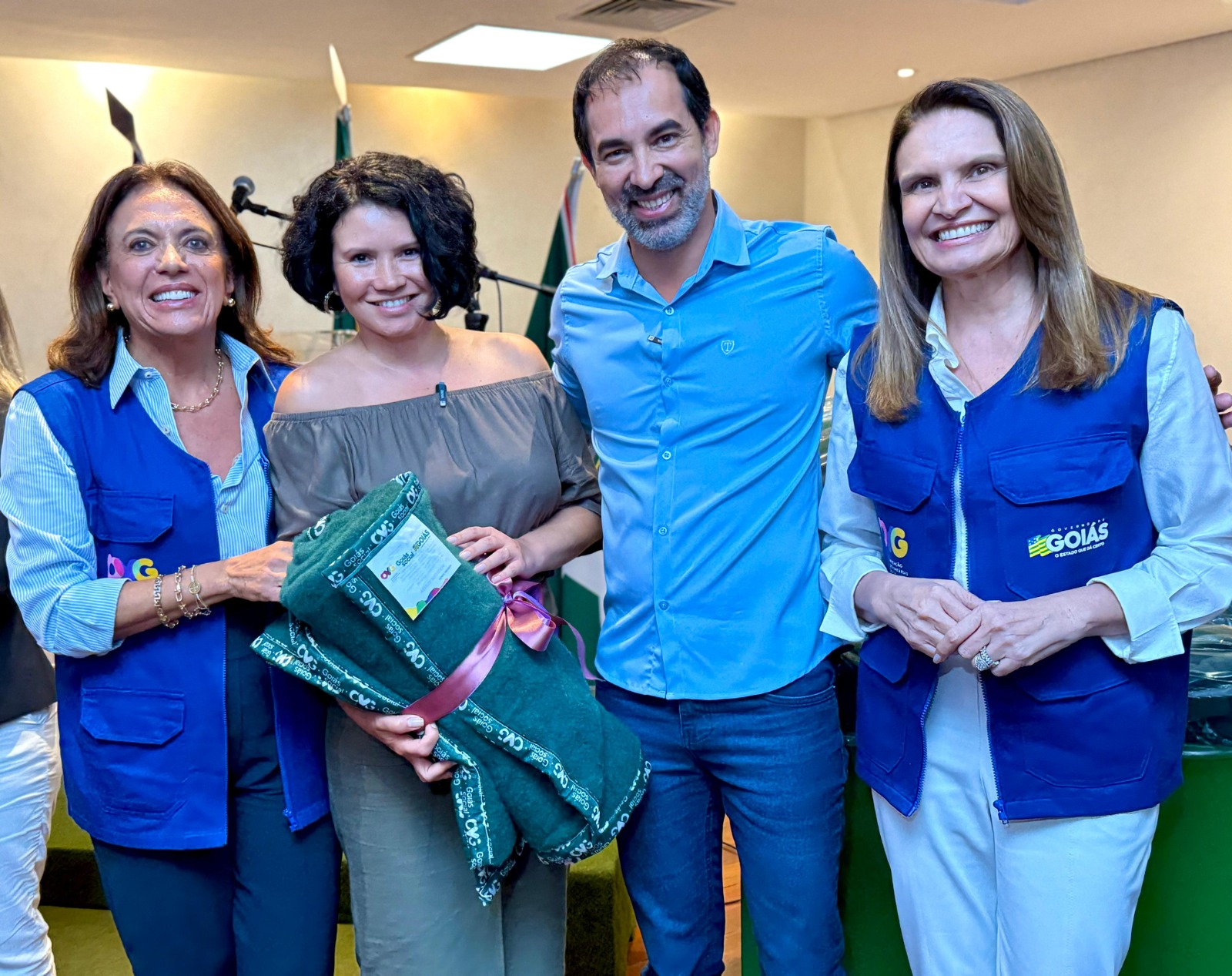 Senador Canedo recebe 1.500 cobertores da campanha “Aquecendo Vidas” em parceria com o Governo de Goiás