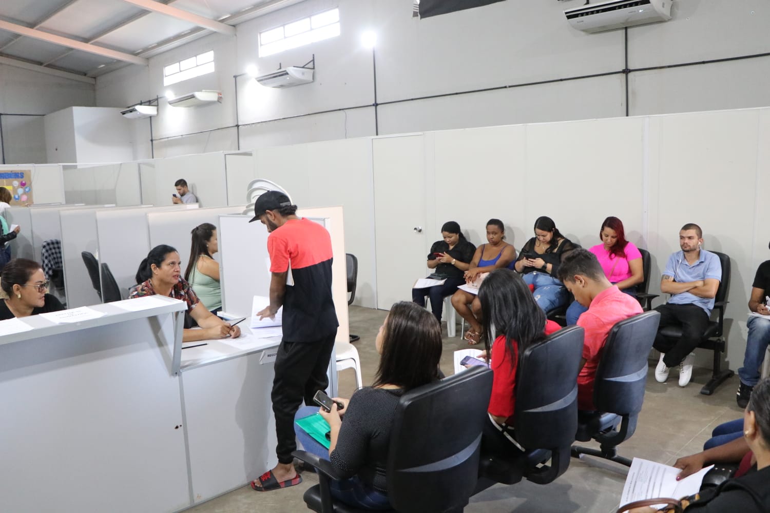 Prefeitura de Senador Canedo oferece mais de 1.100 vagas de emprego em diversas áreas, com oportunidades para PCDs