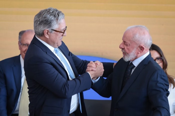 Lula relança programa para reduzir filas no SUS com novo nome e parcerias com setor privado