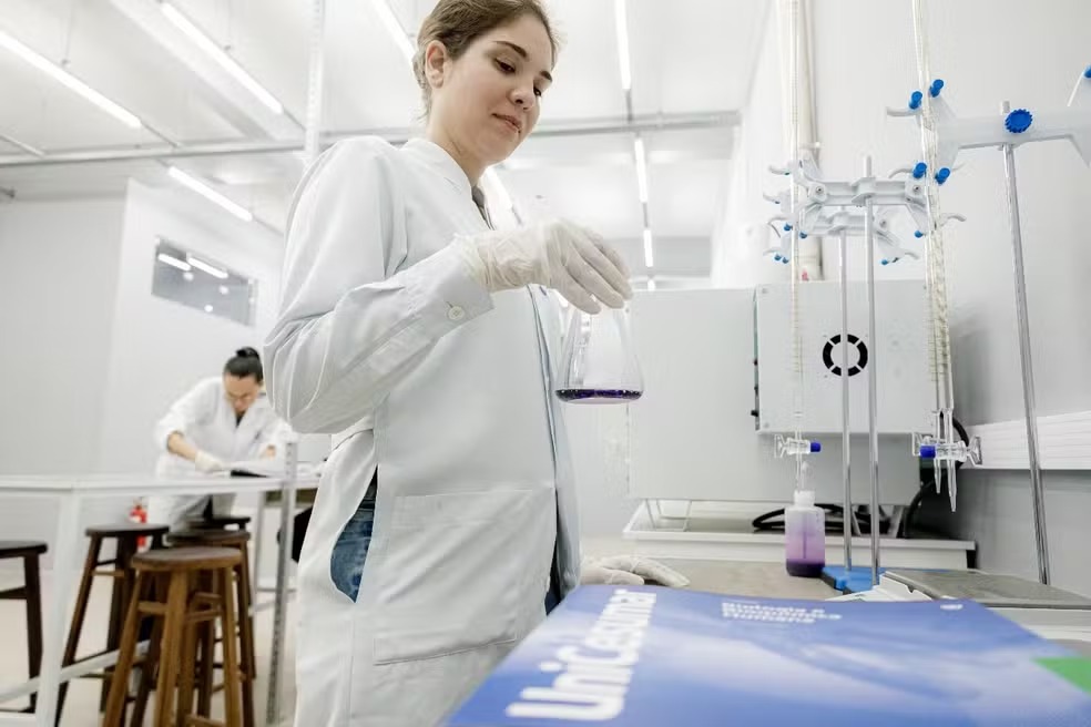MEC proíbe EAD para cursos como Medicina e Direito e impõe novas regras ao ensino a distância