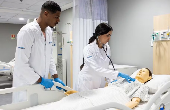 Governo lança Enamed, nova prova obrigatória para formandos de Medicina com foco no SUS