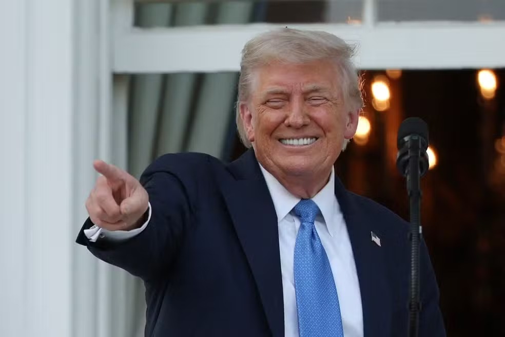 Senado dos EUA aprova megapacote de cortes de impostos proposto por Trump, que pode elevar dívida pública em trilhões