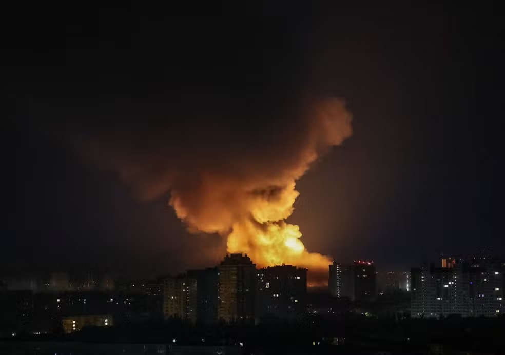 Maior ataque aéreo da guerra: Rússia bombardeia Kiev após telefonema entre Trump e Putin