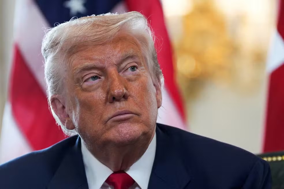 Trump ameaça aliados com tarifas de até 20% e ignora Brasil, que sofrerá taxa de 50% a partir de agosto