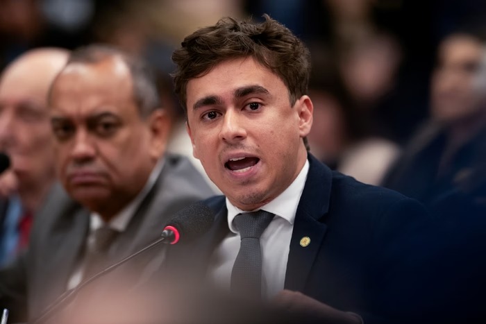 Nikolas Ferreira protocola pedido de impeachment de Lula por conduta na política externa