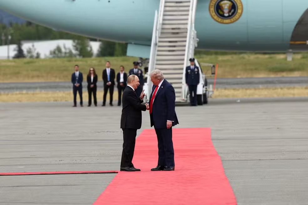 Trump e Putin se reúnem no Alasca para negociar cessar-fogo na guerra da Ucrânia