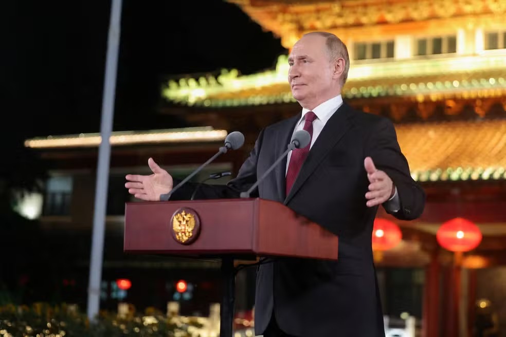 Putin diz estar “pronto” para encontro com Zelensky, mas impõe condições