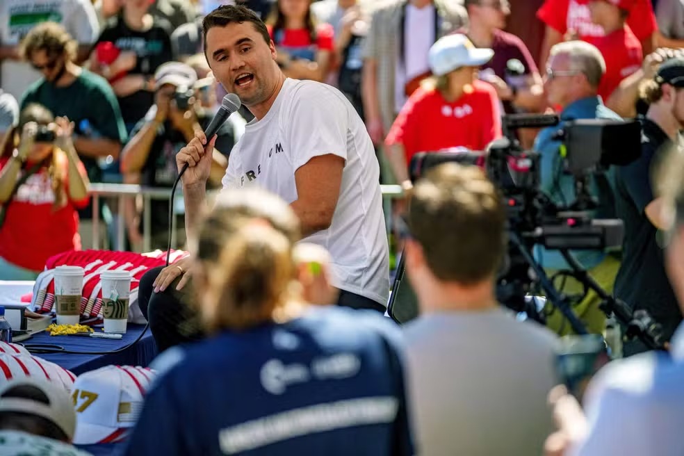 Charlie Kirk, influente ativista pró-Trump, morre baleado em evento nos EUA