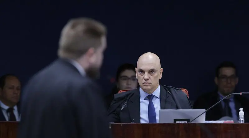 Defesa de Bolsonaro ataca Moraes e fala em julgamento político no STF