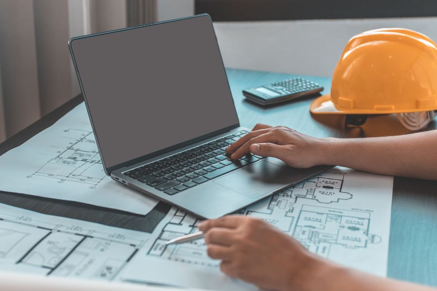Engenharia lidera ranking das profissões com maiores salários de entrada no Brasil em 2024