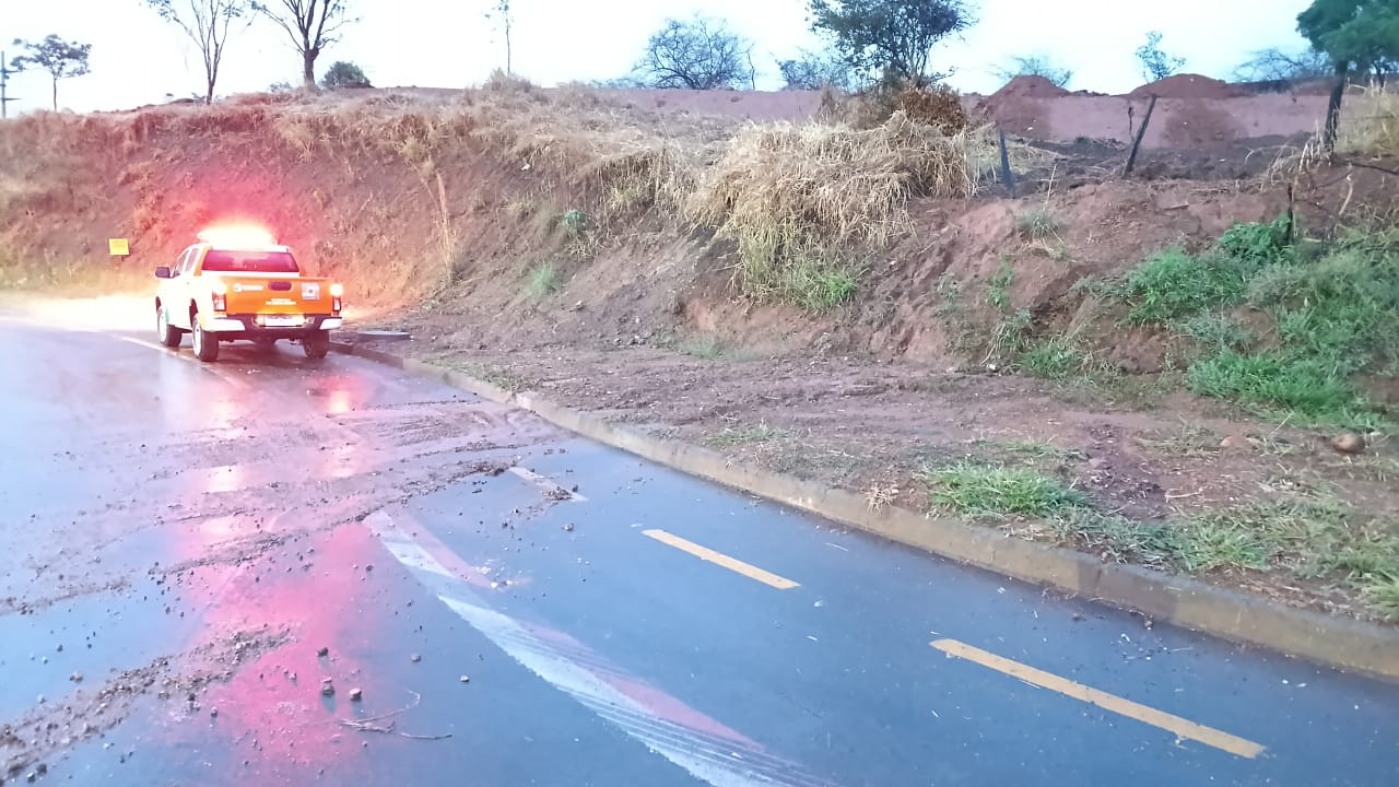 Obra da Prefeitura reduz alagamentos no Flor do Ipê e traz mais segurança ao trânsito em Senador Canedo