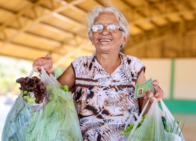 Prefeitura entrega kits de hortaliças e garante mais saúde e economia para famílias de Senador Canedo