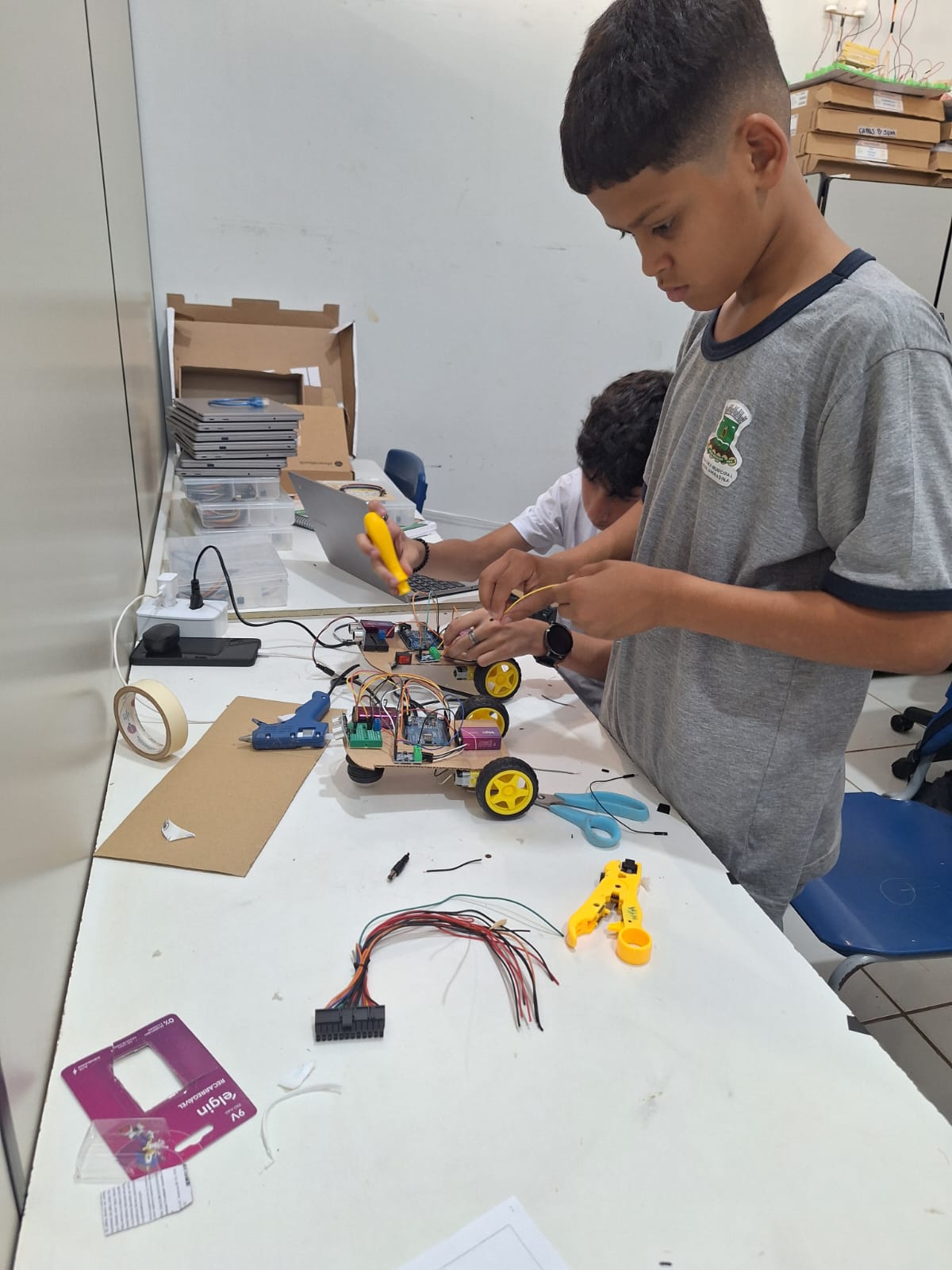 Projeto de robótica transforma o ensino e impulsiona o futuro dos jovens em Senador Canedo