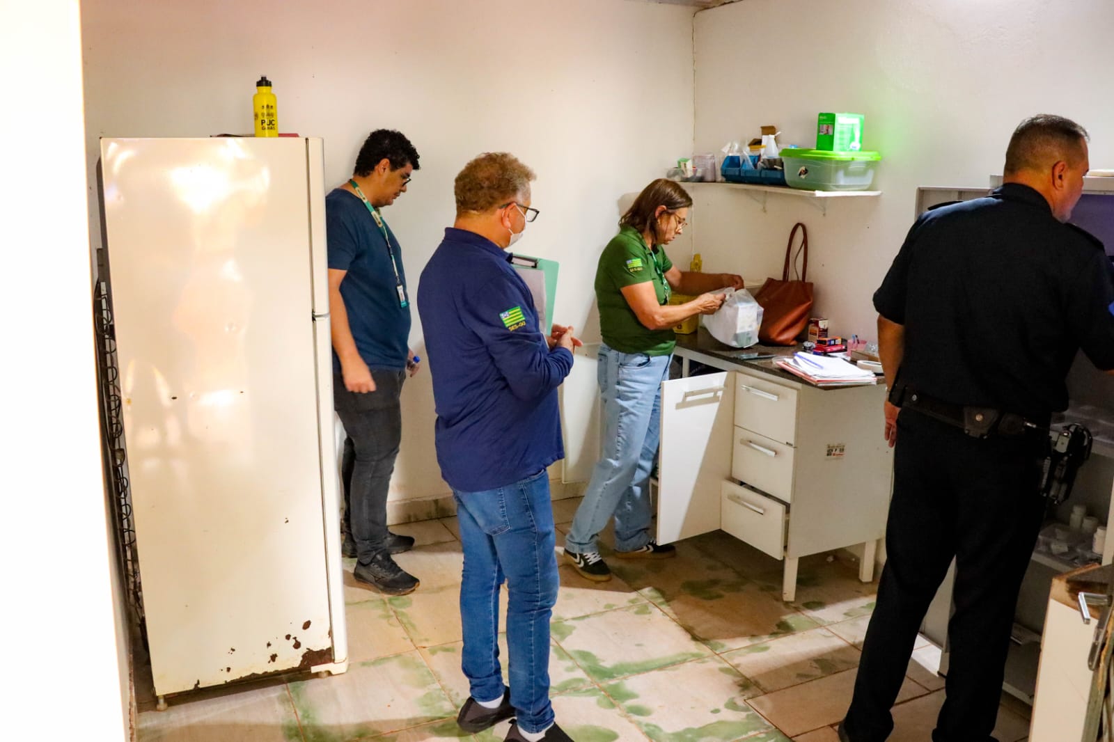 MPGO interdita comunidade terapêutica irregular em Senador Canedo e resgata 50 internos