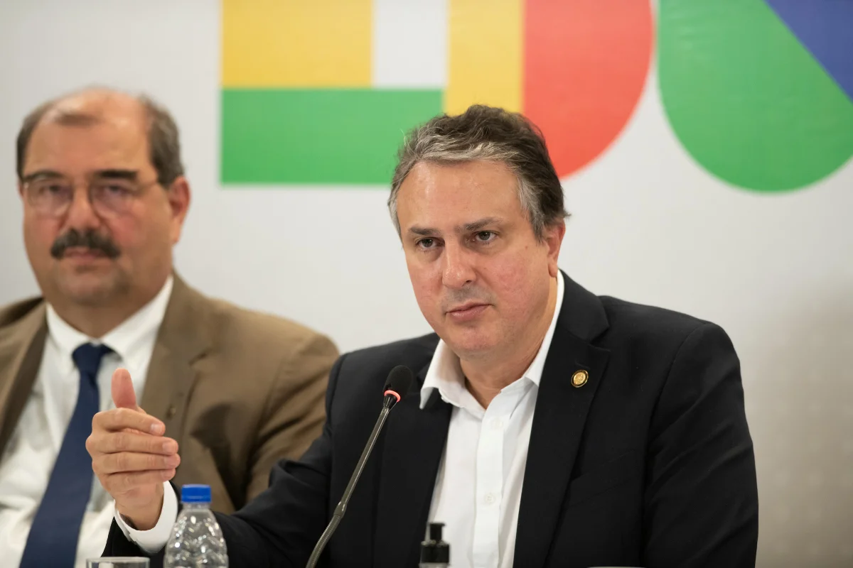 Ministro garante que Enem 2025 não será cancelado e reforça segurança após vazamento de questões