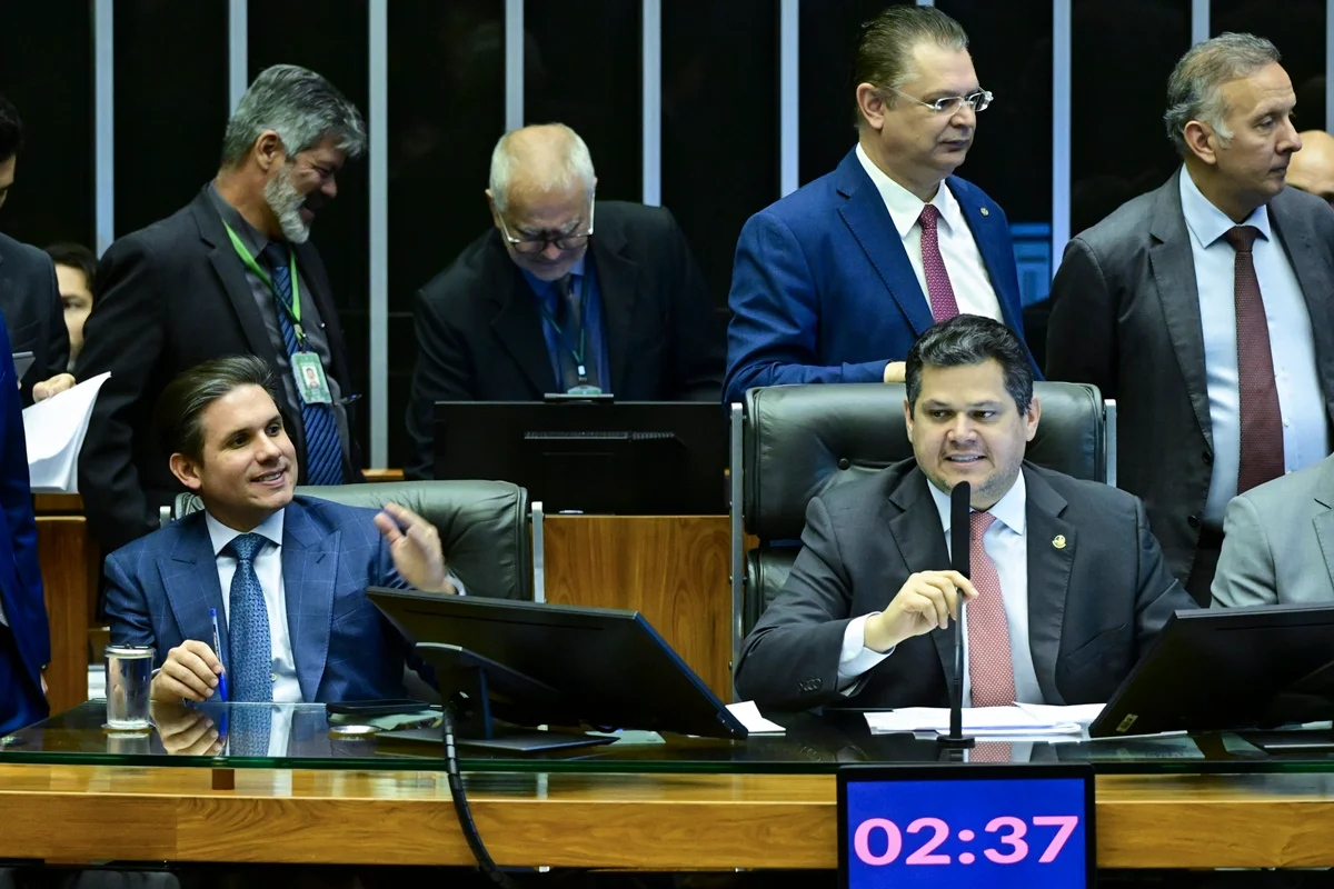 Congresso derruba vetos de Lula em pautas ambientais e de dívidas estaduais em meio a crise com o Planalto
