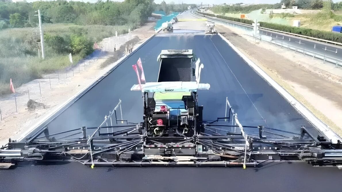 China constrói estrada de 157 km sem intervenção humana e inaugura nova era da infraestrutura