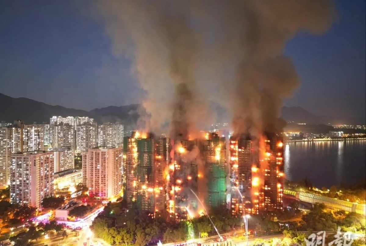 Incêndio em complexo residencial de Hong Kong deixa 151 mortos e mais de 100 desaparecidos